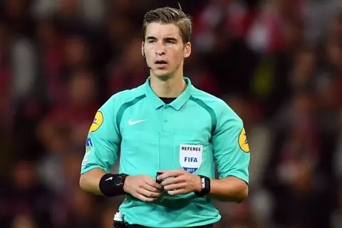 صافرة فرنسية.. يويفا يعلن حكم مباراة فرانكفورت وليفربول في دوري أبطال أوروبا